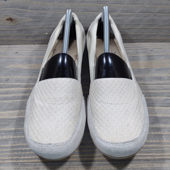 Skechers Career Interview Flat Suede Shoes Womens Size 10 Cream - Picture 3 of 10